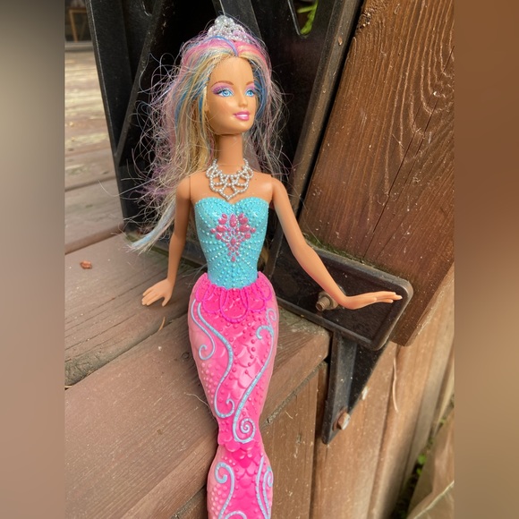 2012 Mermaid Barbie with Turquoise & Pink Streaks in Blonde Hair - Picture 6 of 8